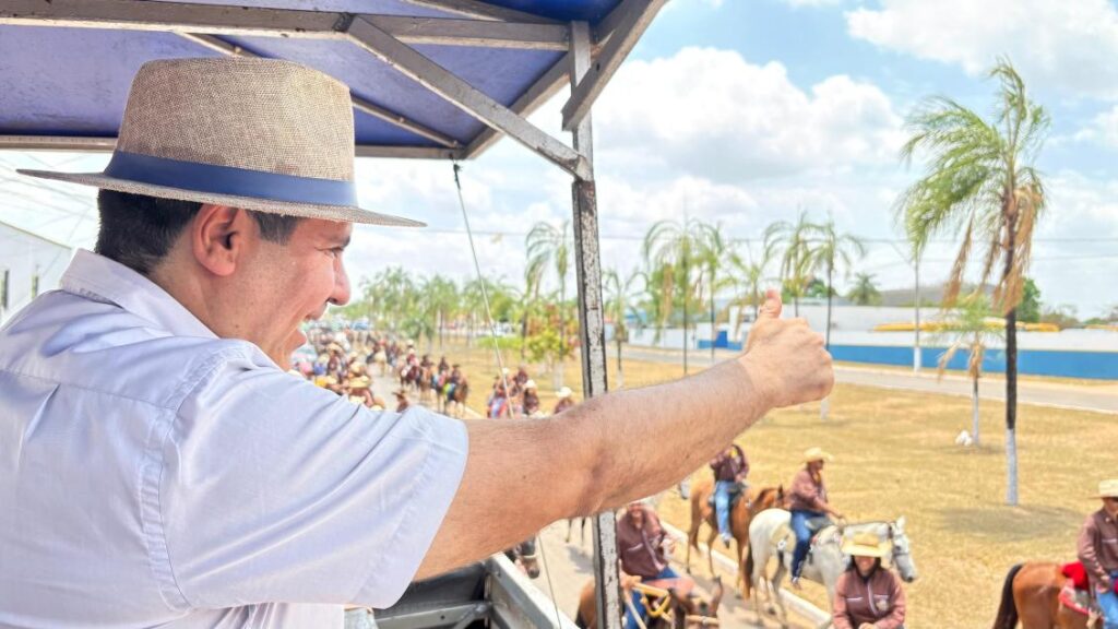 A tradicional festa reuniu 22 comitivas e cerca de 600 cavaleiros e amazonas Giovanna Hermice