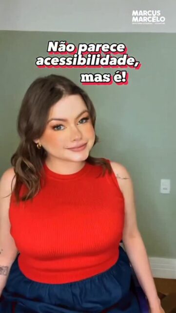 Não parece, mas é acessibilidade! 👀
Amanhã celebramos o Dia da Acessibilidade e a @maaria_vieira nos lembra que inclusão começa nos gestos simples do dia a dia.
Que este seja um momento para celebrar, aprender e praticar atitudes que fazem a diferença.
Assista ao vídeo, marque alguém e me conte nos comentários: qual gesto você faz para incluir? 💙♿️